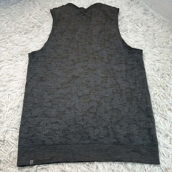 Lululemon Breeze By Muscle Tank Polar Spots Titanium / Black - Picture 4 of 5